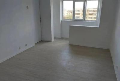 Garsonieră semidecomandată în 9 Mai - 1