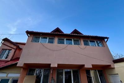 Casa 5 camere,S+P+E -Movilita -zona linistita langa lac,40km Bucuresti