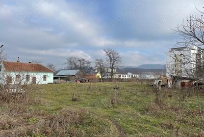 Teren de 2500 mp, în Central - 1