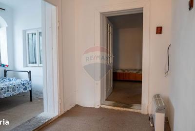 Casă cu 3 camere în Ungureni - 2