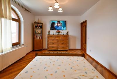 Casă individuală cu 6 camere cu Canalizare în CET - 16