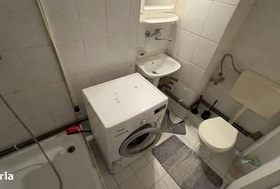 Apartament cu 4 camere decomandat în Petros