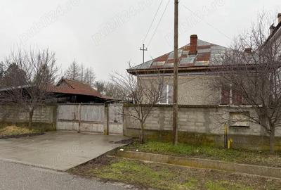 Casă cu Teren 1650 Mp în Central - 1