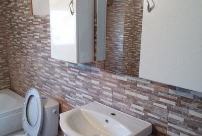 Casă cu 6 camere cu Teren 1100 Mp în Maluri - 2