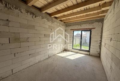 Casă cu Teren 451 Mp în Teiu - 5