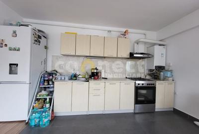 Apartament de 2 camere, semidecomandat, cu parcare. - 34