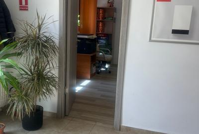 Casa la sol, renovata ,caramida, pentru locuit sau spatiu birouri, zona  buna - 11