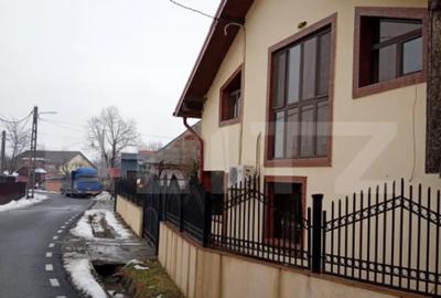 Casă cu 6 camere cu Teren 2800 Mp în Abator - 5