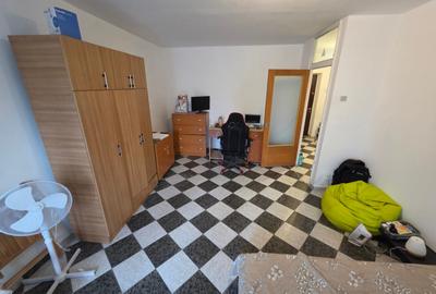 Garsonieră decomandată, mobilată în P-ța Muncii - 9