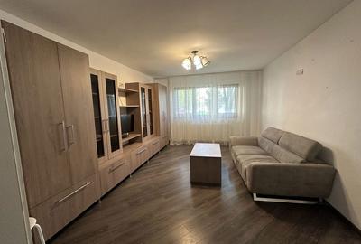 Apartament cu 3 camere decomandat în Polivalentă