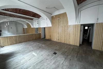 Spațiu comercial, de 71 mp, în P-ța Unirii - 7