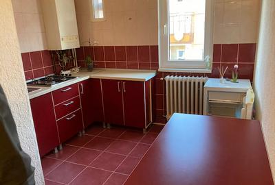 Garsonieră decomandata, situata la etajul 1 in cartierul Cedonia - 5