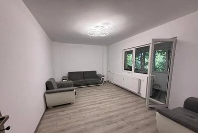 Apartament decomandat, mobilat în Costin Georgian