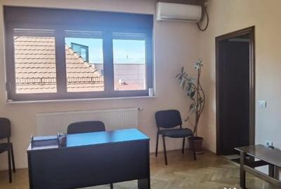 Apartament cu 5 camere semidecomandat în Casin - 2