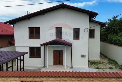 Casă individuală cu 6 camere în Nord-Est