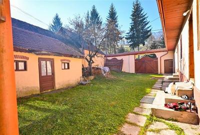 FILM! Casa saseasca, renovata exterior, in centrul localitatii Holbav, Brasov. - 22