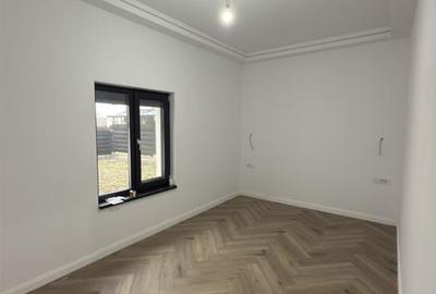 Casă cu 4 camere cu Teren 500 Mp în Valea Adâncă - 11