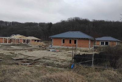 Casă cu 3 camere cu Teren 500 Mp în Central - 2