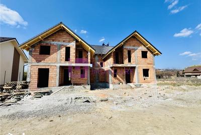 Casă cu 5 camere cu Teren 340 Mp în Central