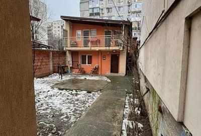 Casă cu 4 camere cu Teren 200 Mp în Central