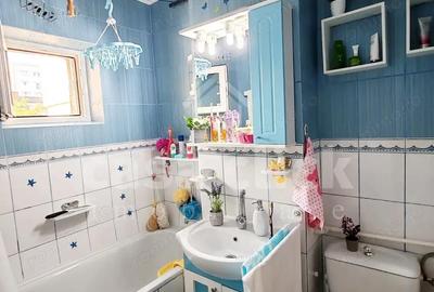 Apartament decomandat cu 3 camere de vanzare Micro 17, etaj 3 - 3