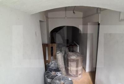 Spatiu comercial, casa veche si teren - 11