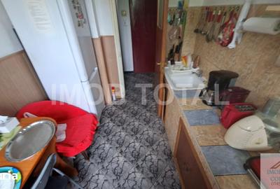 Apartament cu 2 camere semidecomandat în Craiovei