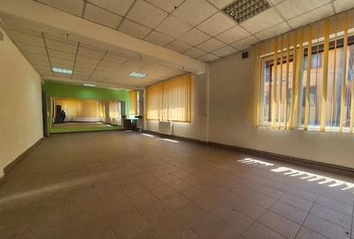 Casă cu 3 camere cu Teren 40 Mp în Central - 2