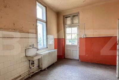 Casă cu 4 camere cu Teren 344 Mp în Central