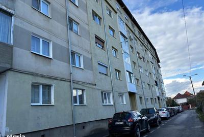 Apartament cu 2 camere decomandat în Lazaret