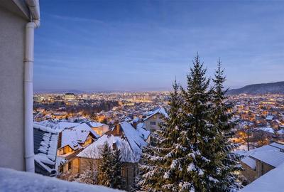 Casă individuală cu 8 camere cu Canalizare în Central - 48