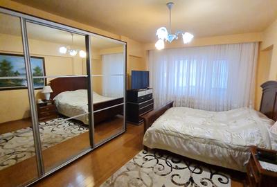 Apartament cu 3 camere decomandat în 22 Decembrie - 5