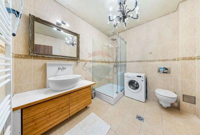 Casa de vanzare cu pozitionare strategica - strada Republicii - 12