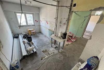 Apartament cu 3 camere decomandat în CET - 3