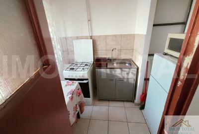 Garsoniera confort 1 etaj 3/8, Prundu Depou - 3