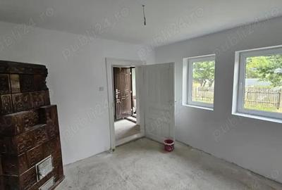 Casă cu 4 camere cu Teren 900 Mp în Central - 1