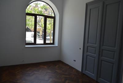 Apartament cu 4 camere circular în Central - 5