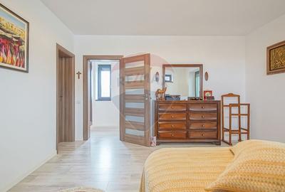 Casă cu 7 camere cu Teren 733 Mp în Bartolomeu - 10