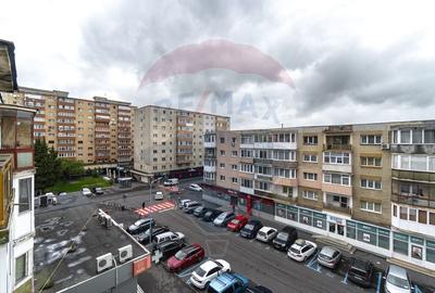 Apartament cu 3 camere decomandat, mobilat în Tractorul - 28