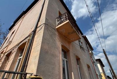 Apartament cu 3 camere, mobilat în Parcul Carol