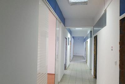 Cladire de birouri si spatii comerciale P+4E, stradal la DN1 - 3
