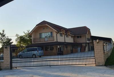 Apartament cu 4 camere în Central - 1