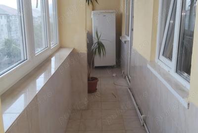 Vand apartament cu 4 camere decomandate in Caransebe?, cartier Pipirig, et.4 - 12