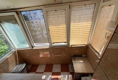 Apartament cu 2 camere semidecomandat în Km 4 - 6