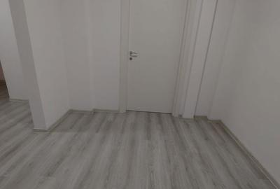 Apartament cu 2 camere decomandat în Micro 6 - 12