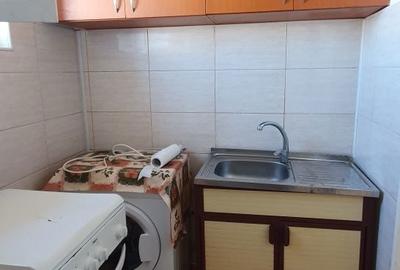 Garsonieră în Titan - 2