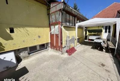 Casă cu Teren 133 Mp în Central - 2