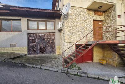 Casă cu 6 camere cu Canalizare în Central - 3