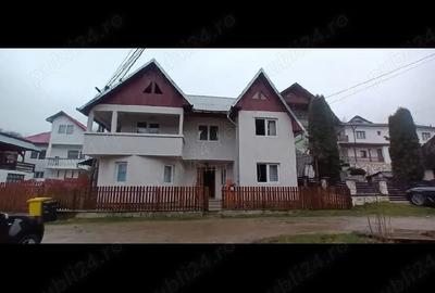 Casă cu Teren 270 Mp în Central - 2