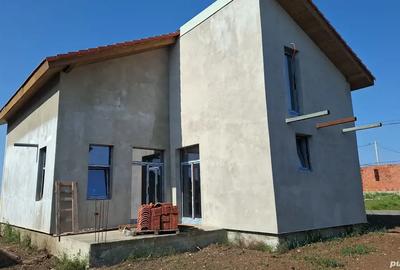 Vand casa la gri FANTANELE cartier nou - 1